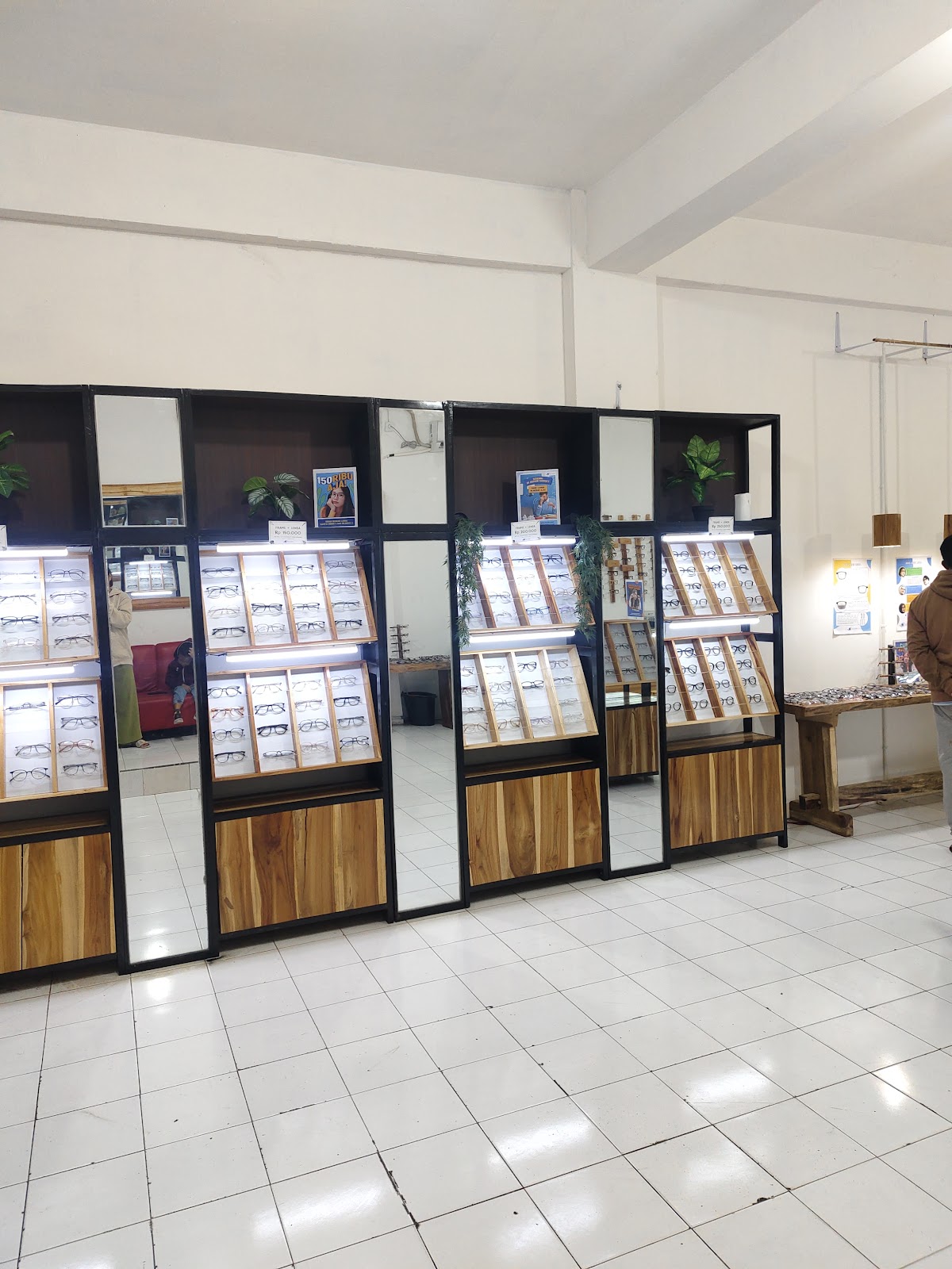 Optik B. Riski Tabanan